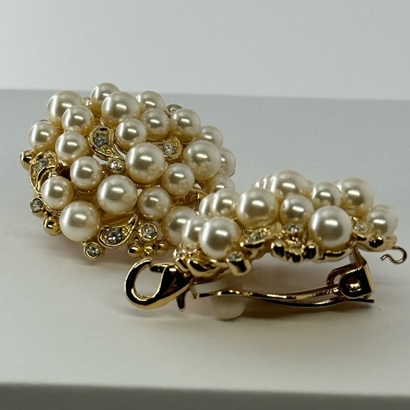 Sparkly Pearl Cluster clip on statement Earrings - Picture 5 of 7